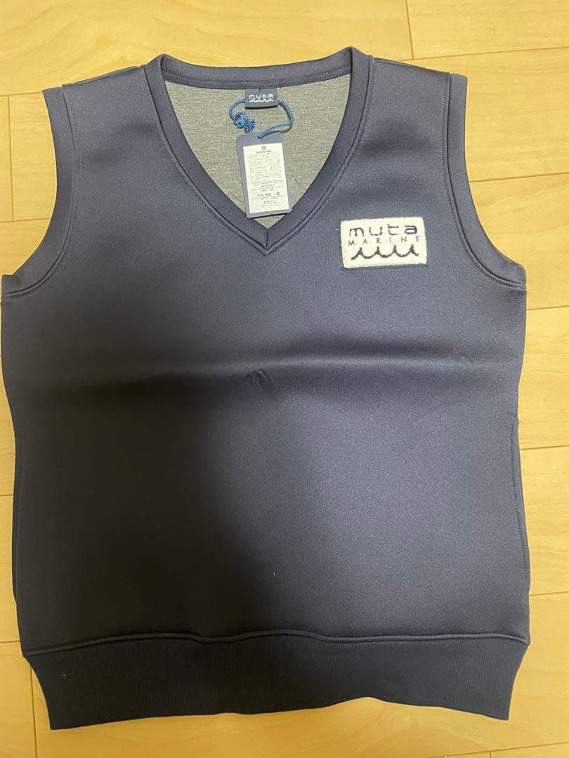 muta ネイビー Vネック ベスト（新品未使用）