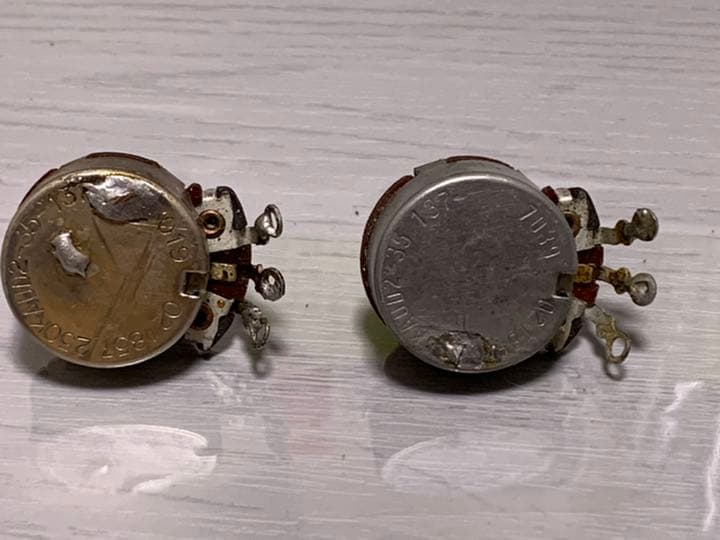 Fender vintage pot 70 年　2個