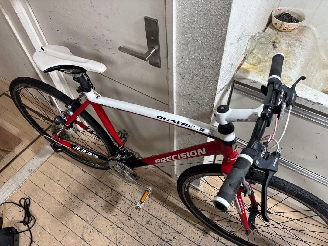 PRECISION QUATRE クロスバイク 333 レッド/ホワイト