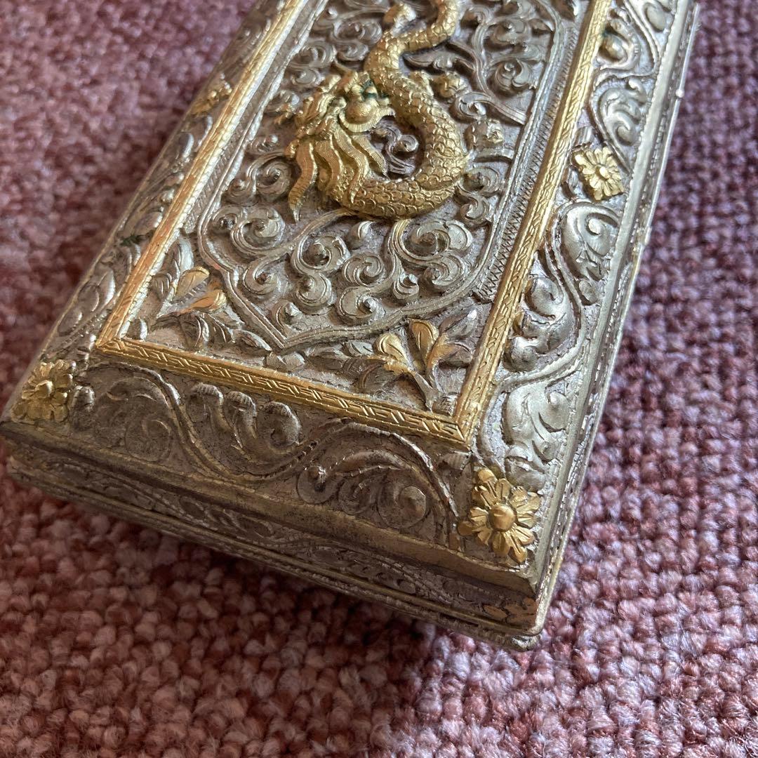 小物入れ　彫金　金属工芸品ブータン王国製