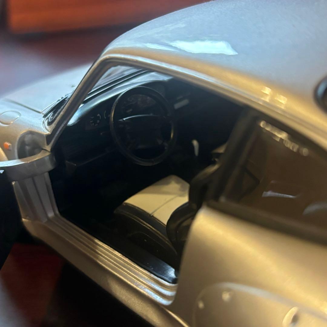 ポルシェ993 911gt2 ミニカー 1/18