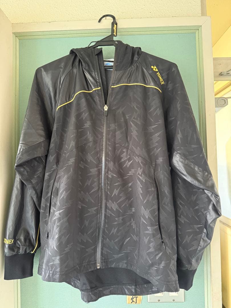 ヨネックス　プレミアムライン　稲妻模様