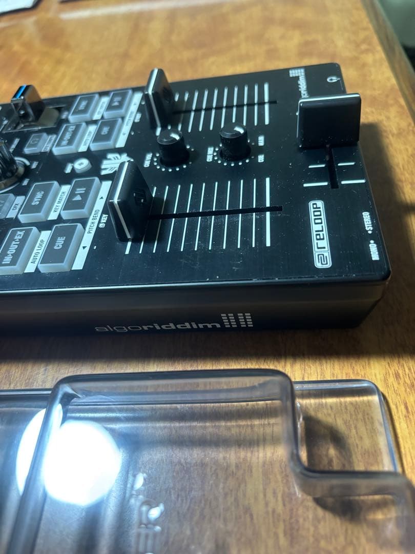 Reloop Mixtour Pro & DECKSAVER+20W充電器