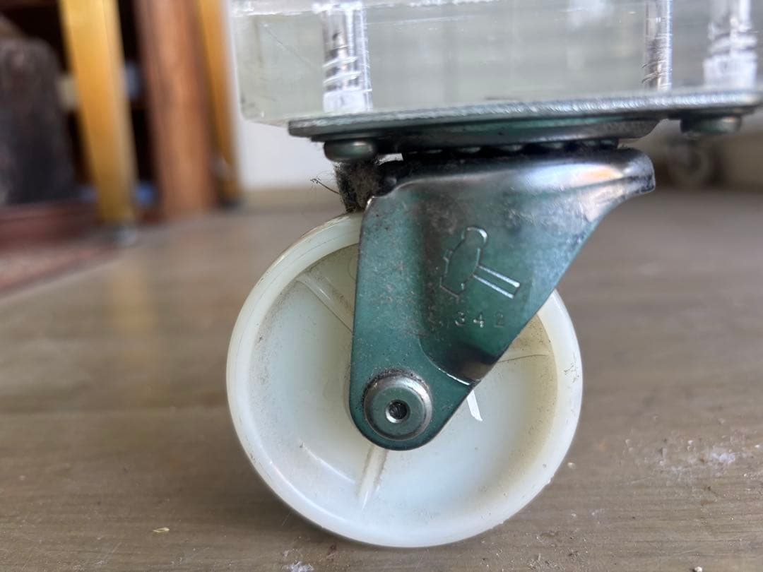 アクリル製　キャスター付き　ショーケース 棚　ガラス棚板1枚付き