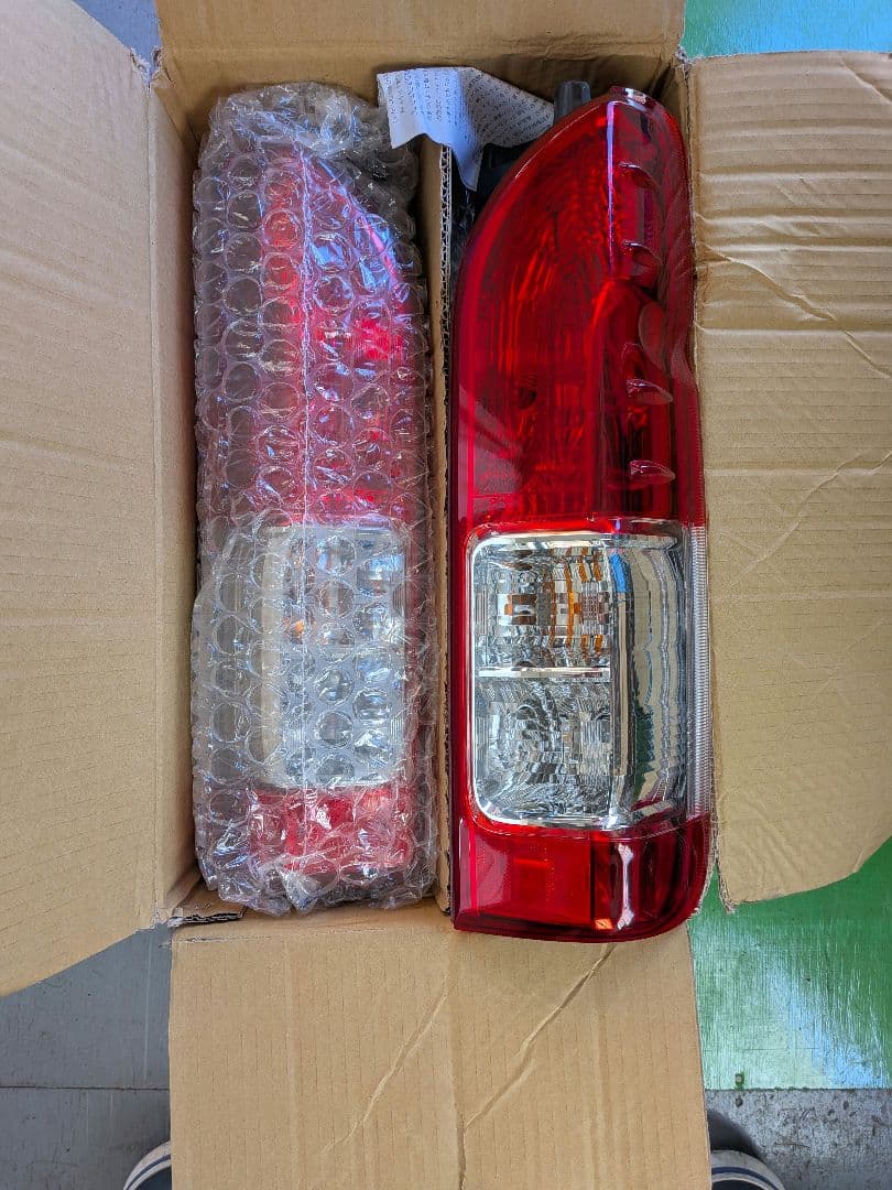ハイエース テールライト 純正