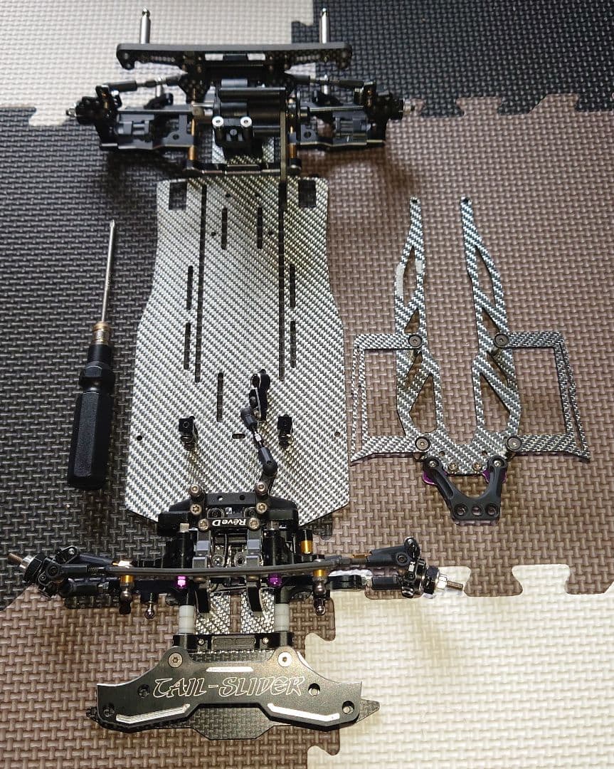 ラジコンパーツ　シャーシ