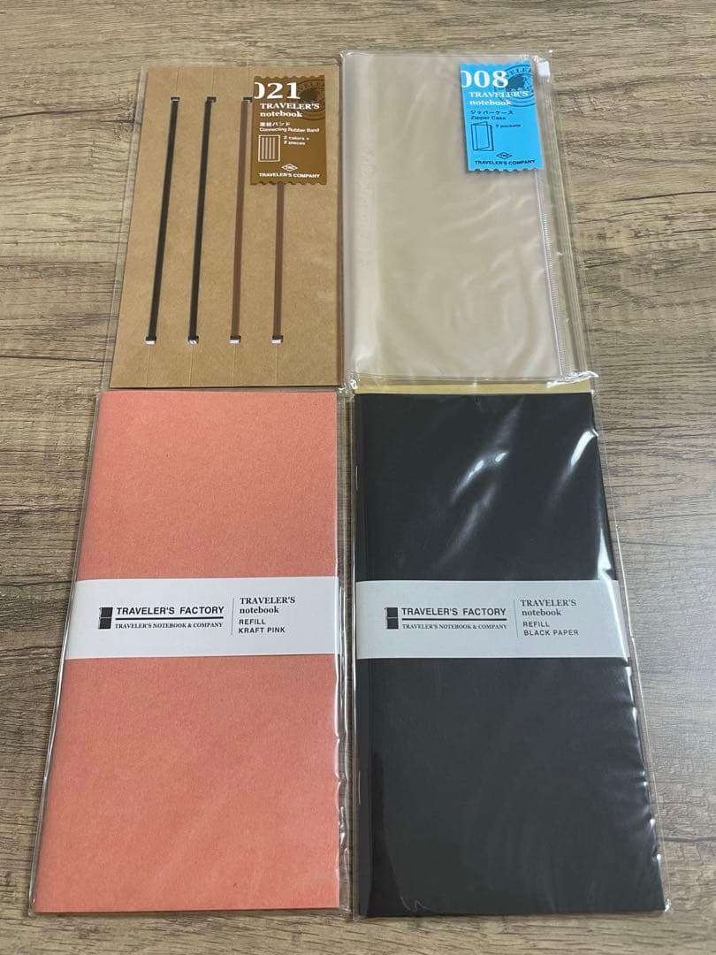 トラベラーズノート　PRADA レギュラーサイズ　BLACK ブラスタグ