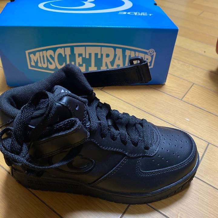 マッスルトレーナー　ウォーキングシューズ22.5センチ　女性