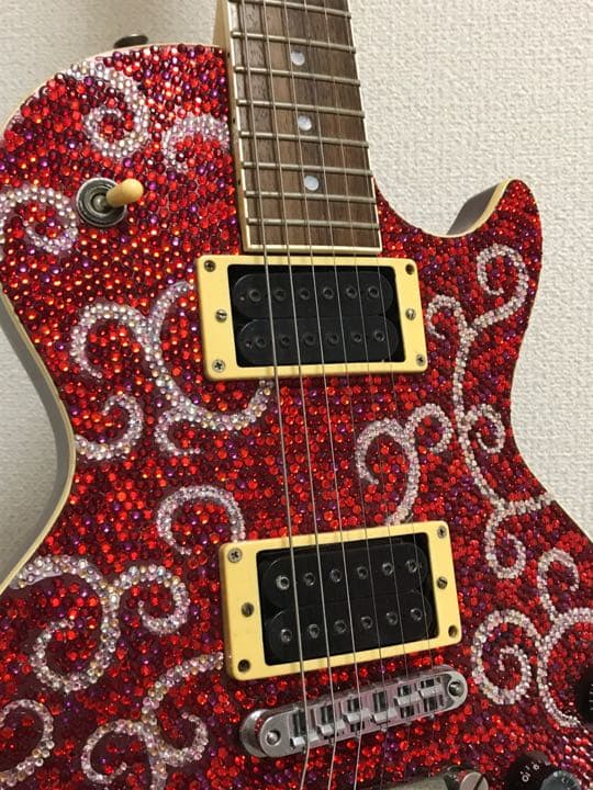 ステージ映え！視線を集める、ミックスカラーデコレーションギター