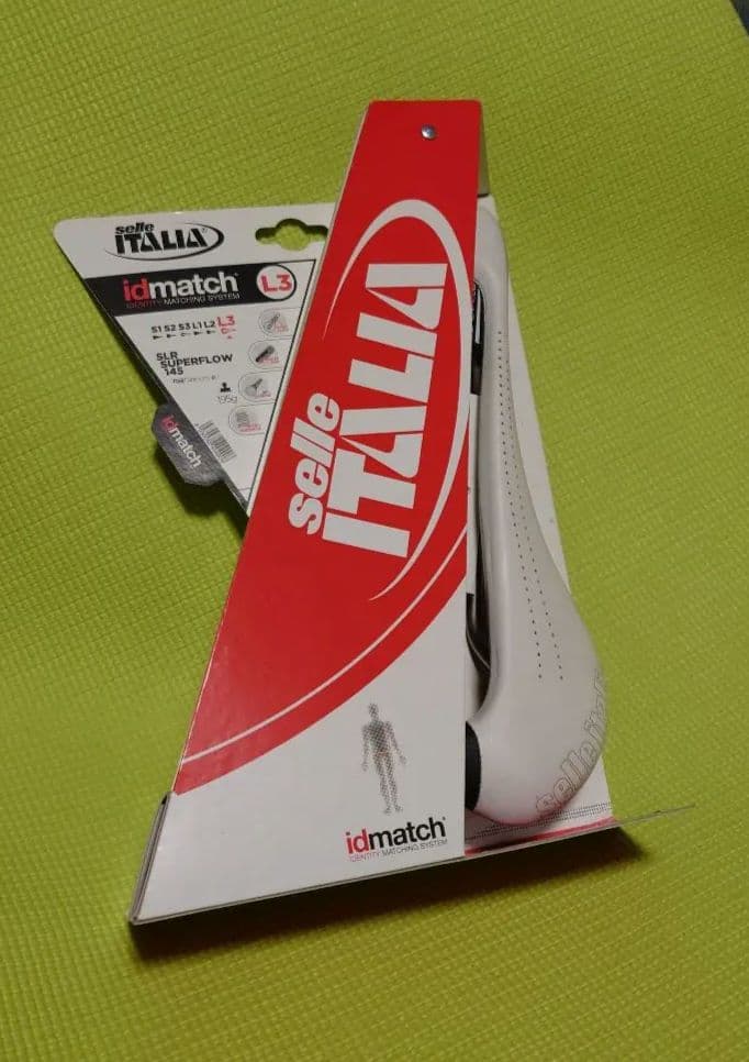 Selle Italia SLR Superflow 145mm サドル