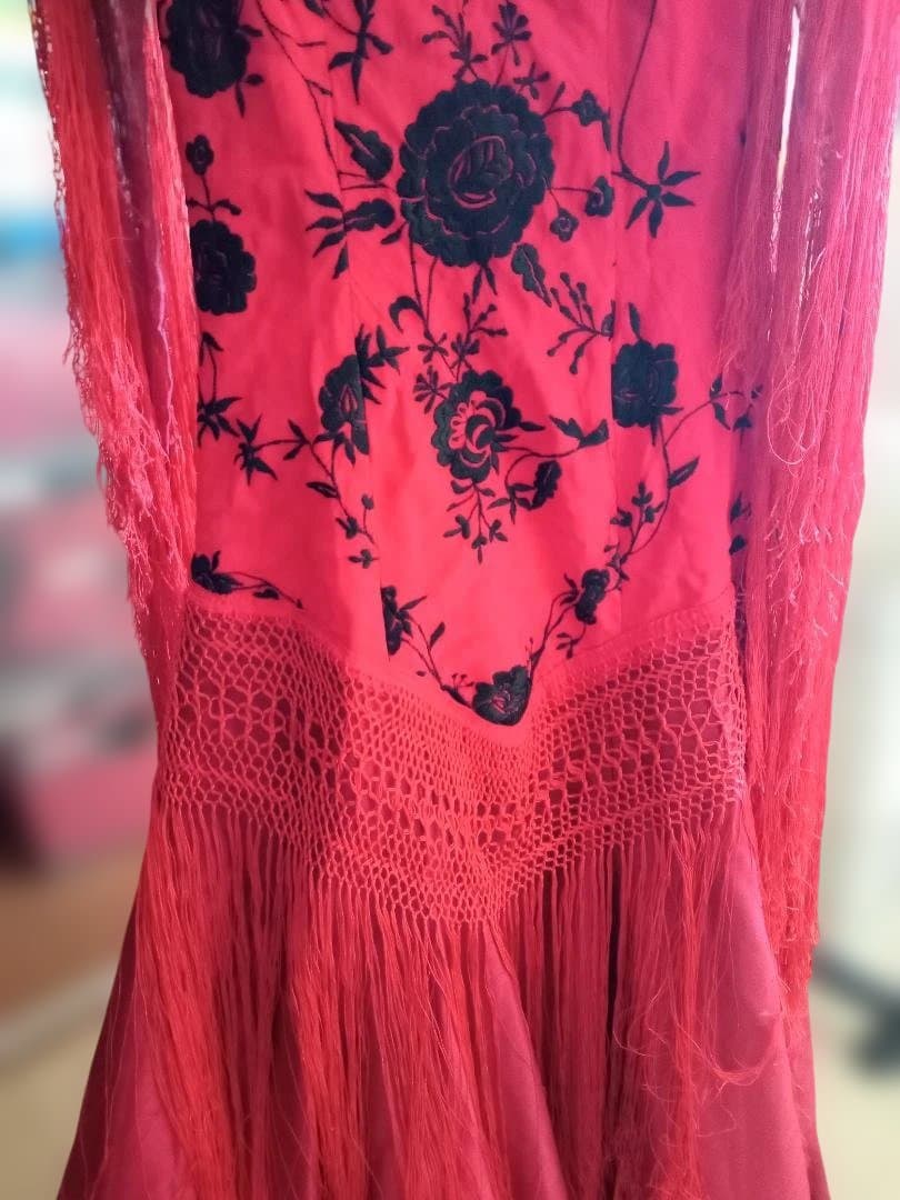 フラメンコドレス 赤 花柄刺繍