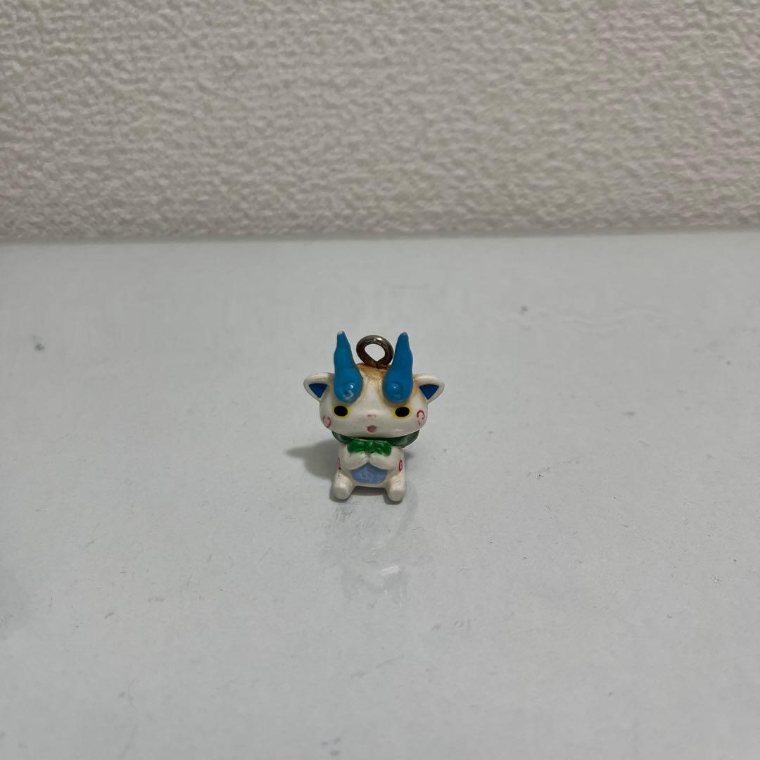 小型キャラクター フィギュア 白 青