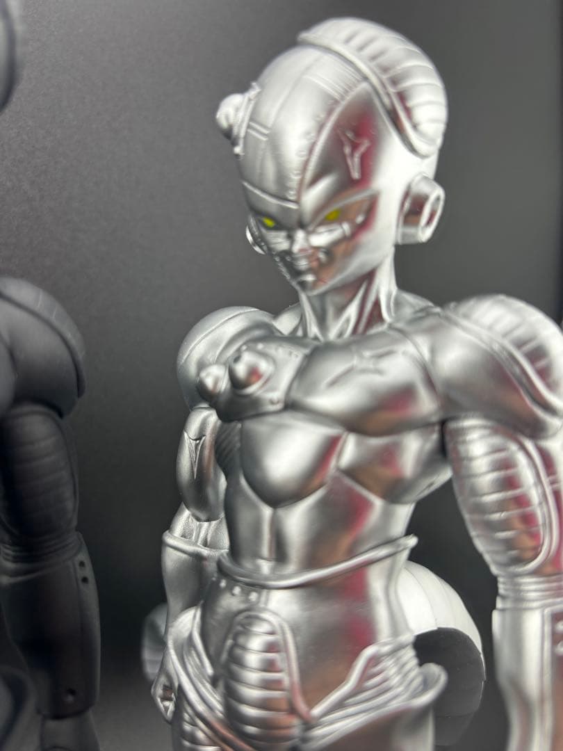 ✨ 一番くじドラゴンボール E賞メカフリーザ　リペイント　白黒2体セット箱あり✨