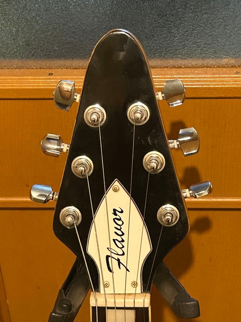 ぼ*ま様 追加値下げ！Flavor　フライングV タイプ　エレキギター　flyi