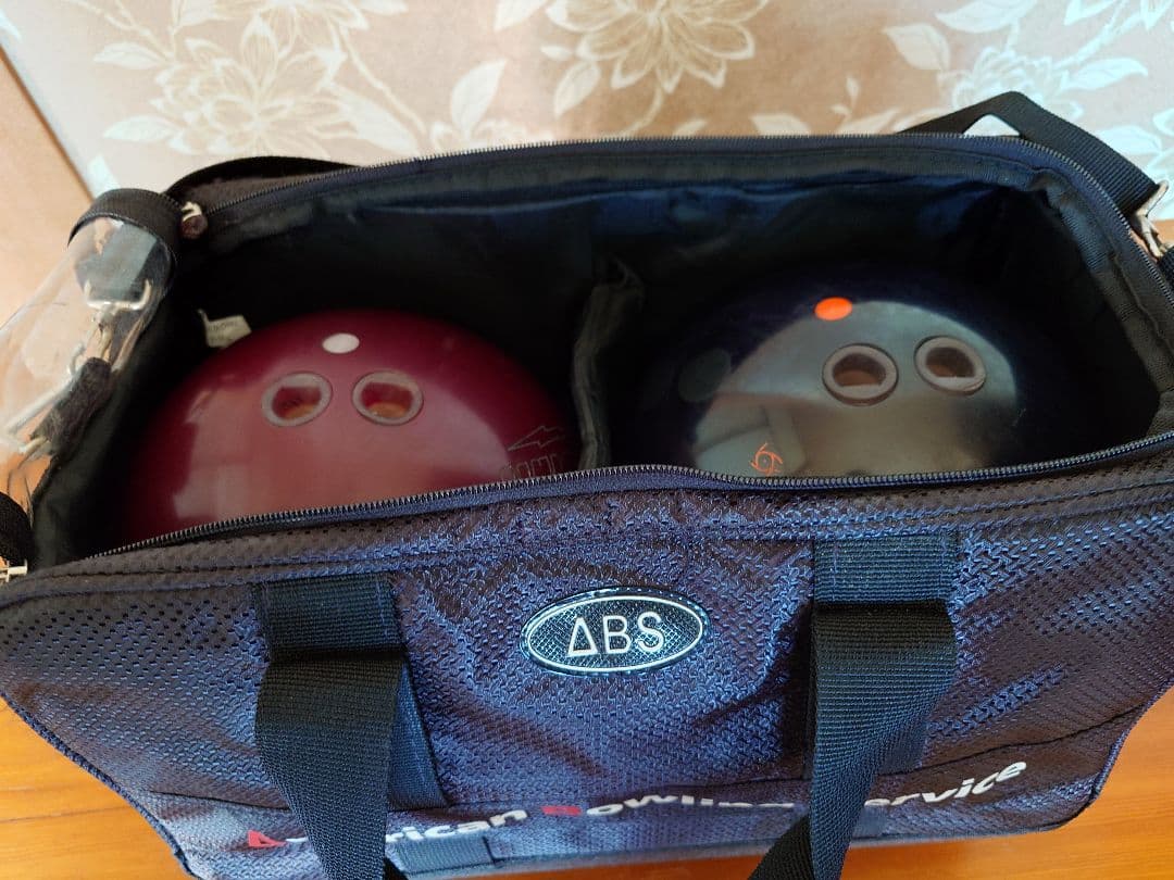 ボーリングの玉15ポンド2つ+バック付き