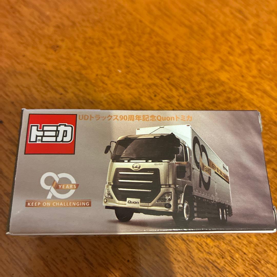 トミカ Quon 90周年記念ミニカー