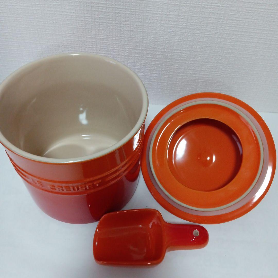 ル・クルーゼ　ペットフードコンテナ　犬猫用　スコップセット