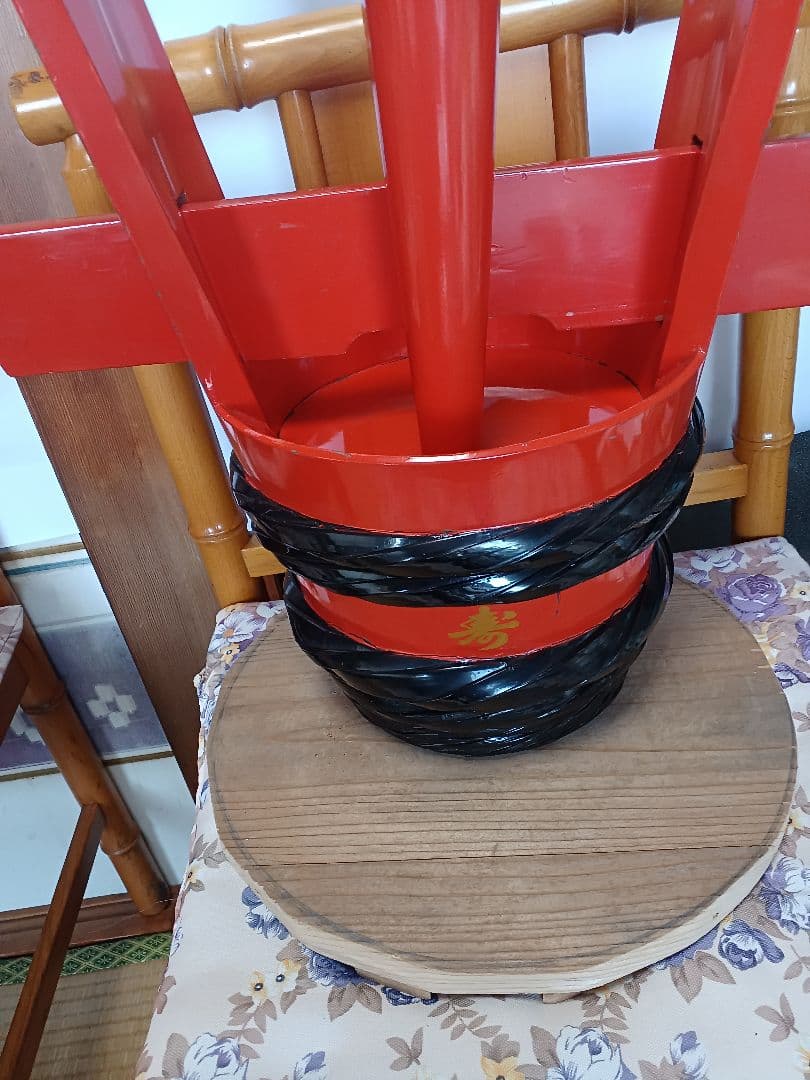 結納に祝い酒５本と一緒に奉納する角樽です。