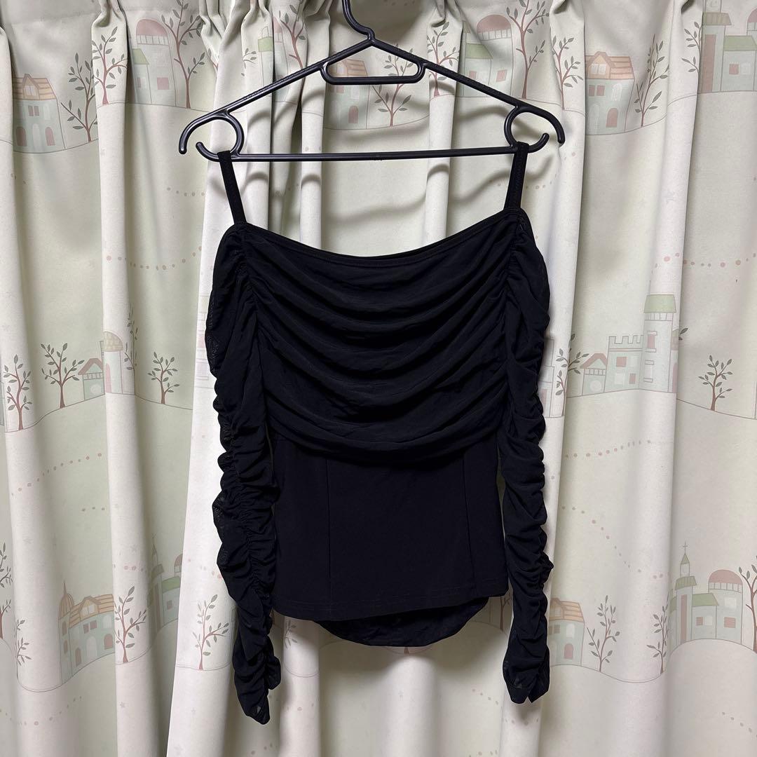 黒 ドレープデザイン オフショルダー