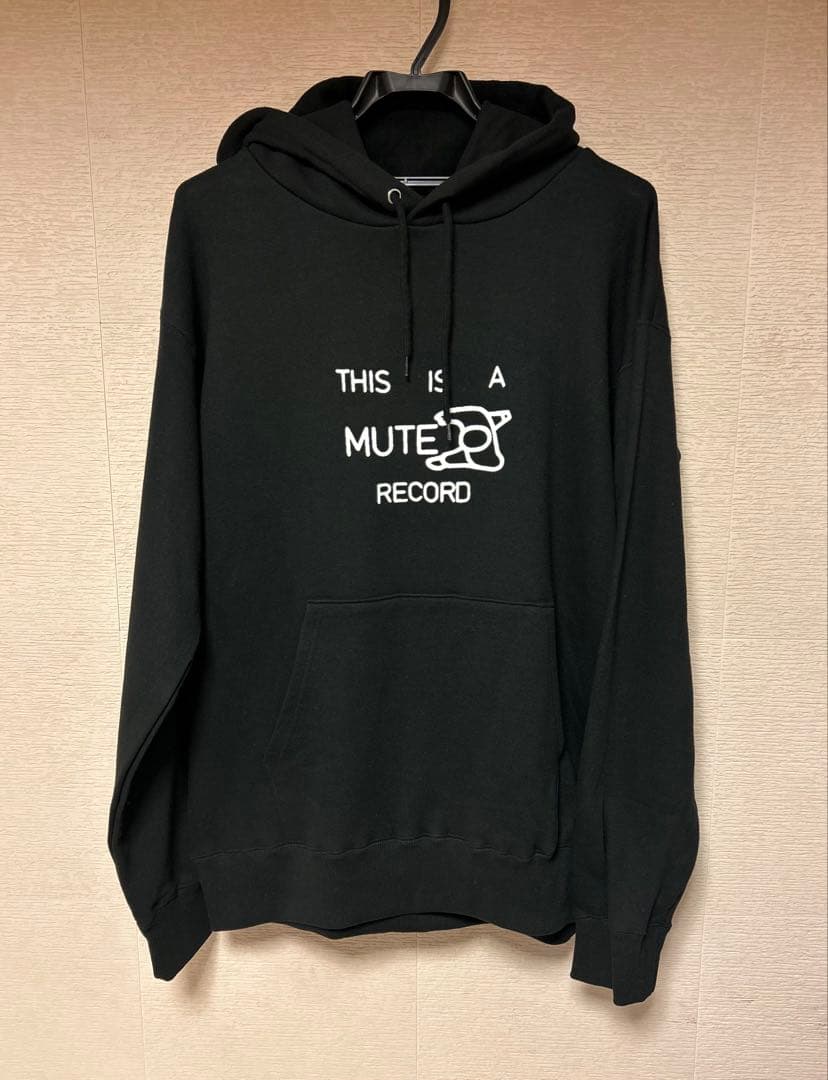 マークスチュワート「As the Veneer of…」パーカー　黒　L