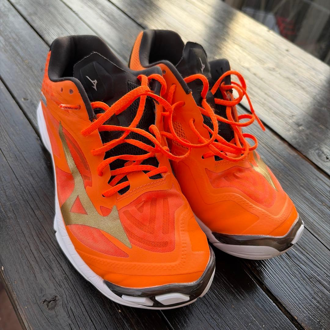 ミズノ　バレーボールシューズ　オレンジ　25.5cm