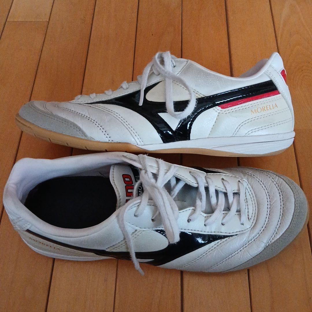 美品　ミズノモレリア MORELIA フットサル23.5cm