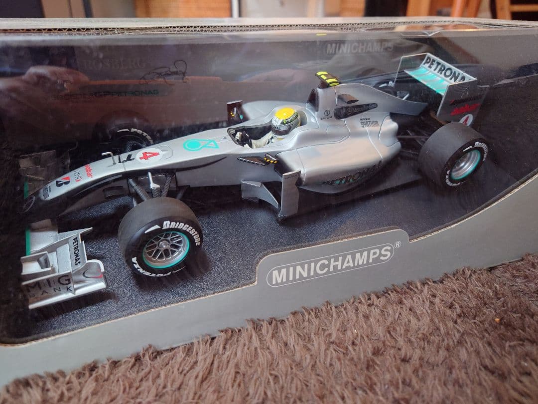 MINICHAMPS 1:18 F1 メルセデス　ニコ・ロズベルグ 1 /18