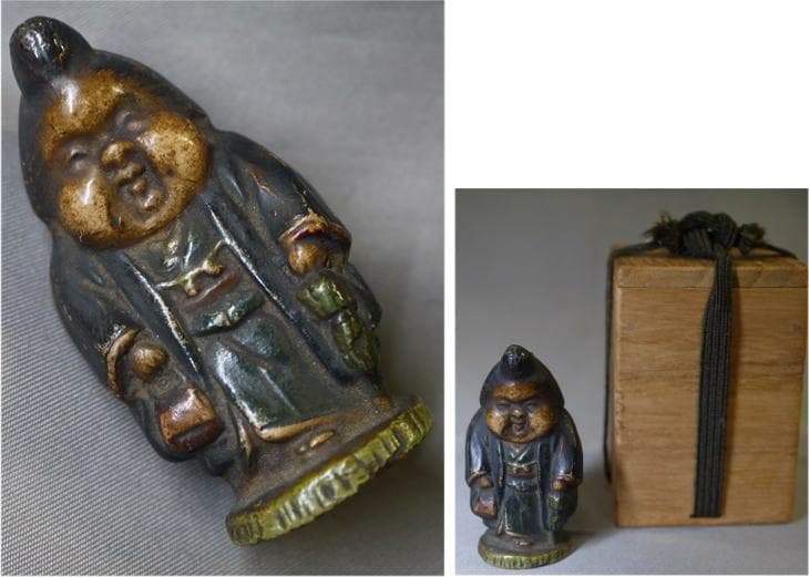 小さな可愛いお福さん　傘とバッグを持つ立ち姿　お多福　おかめ　福の神　土人形