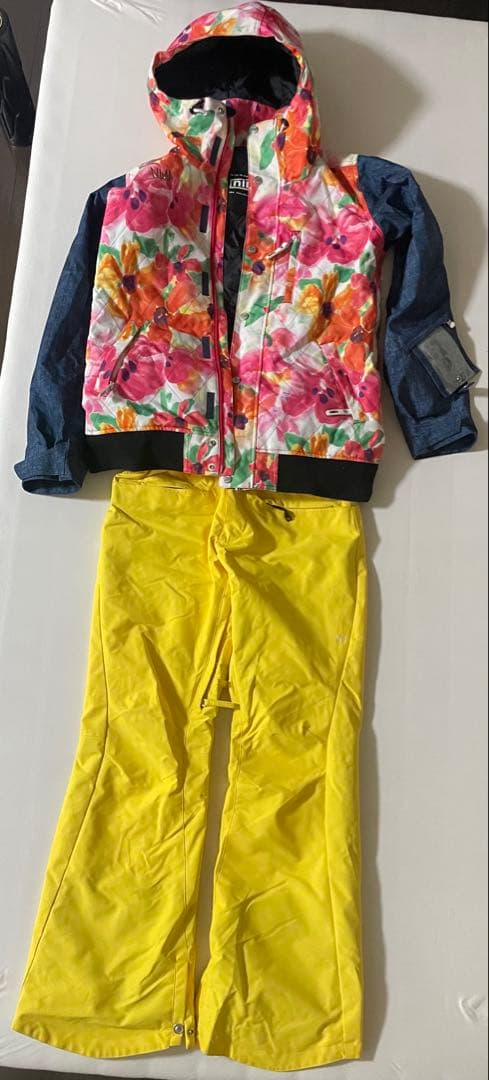【即日発送】冬物セール‼︎nima フラワー柄 スノーボードウェア上下セット M