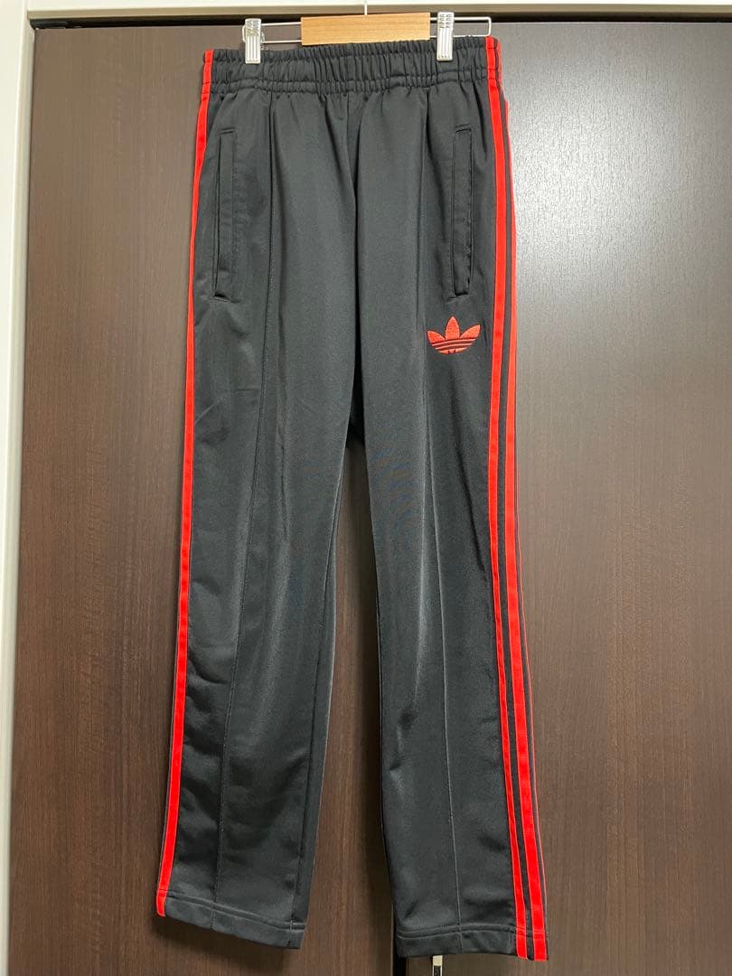 adidas originals 黒×赤ライン ジャージ上下セットアップ