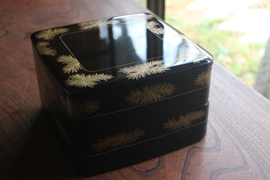 極小傷あり！端正な内朱黒漆に極上忍沈金の映える二段重（検輪島塗重箱お重