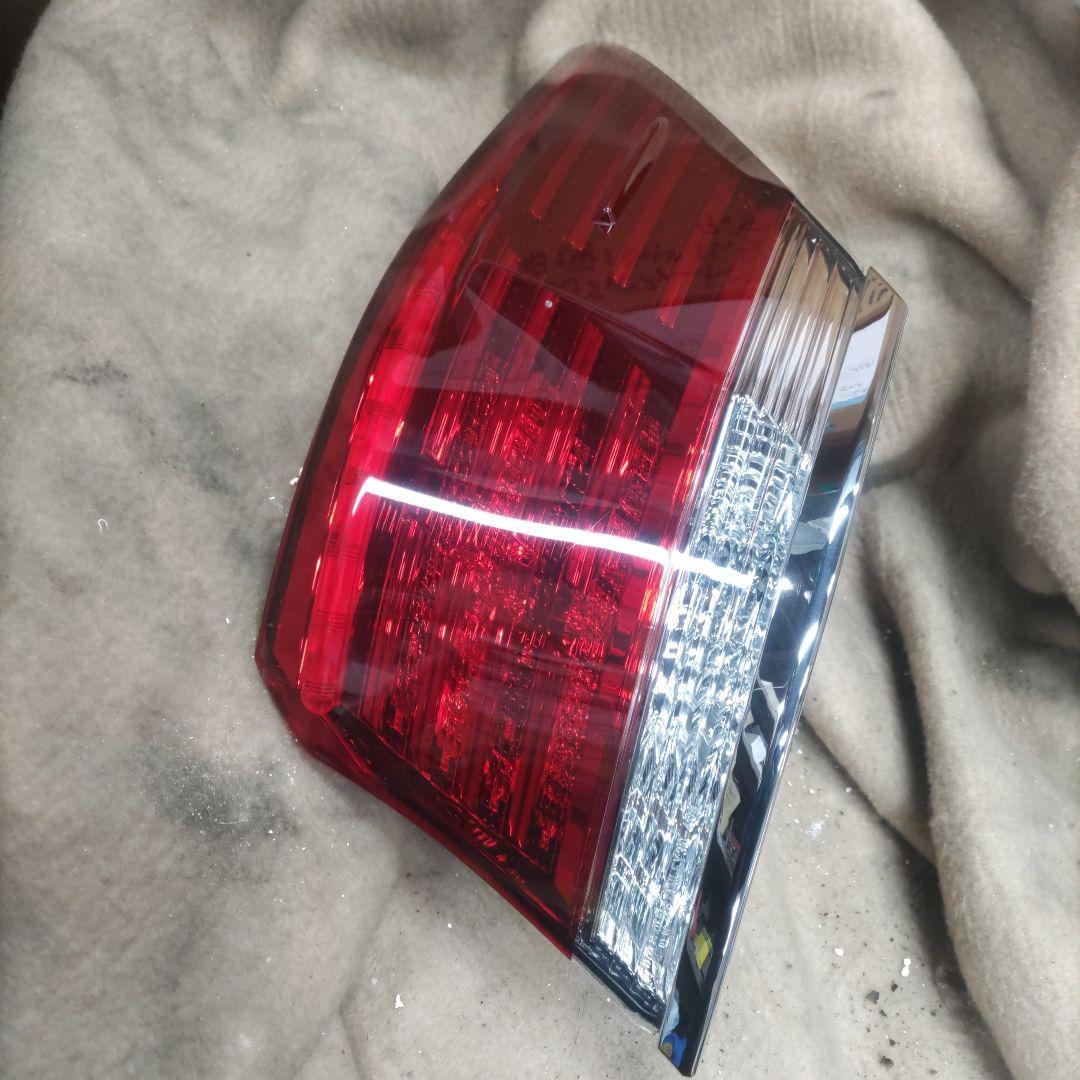 210クラウン　テールランプ