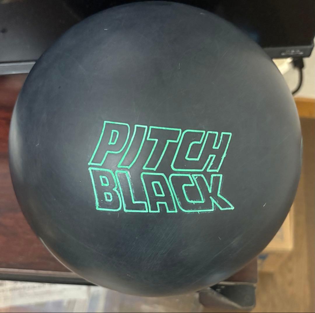 PITCH BLACK ボウリングボール　14ポンド