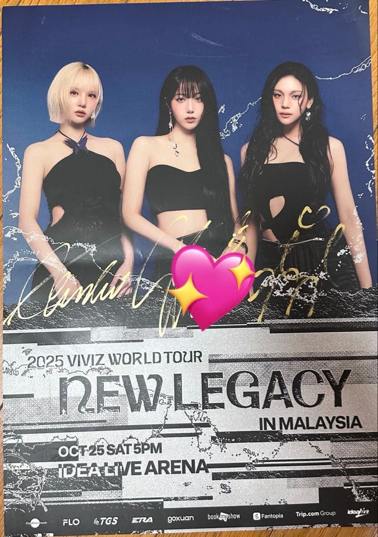 viviz NEWLEGACY in Malaysia サインポスター