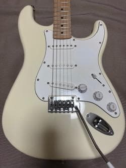 SQUIER AFFINITY ストラトキャスターモデル　ホワイト系 美品
