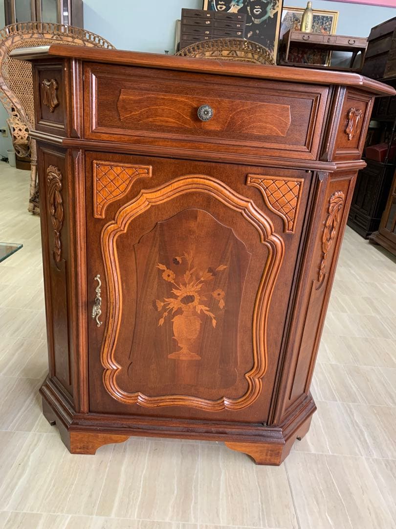 クラシック木製アンティーク家具　鍵付き