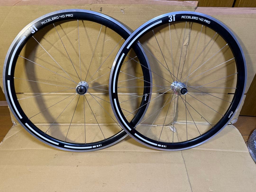 3T ACCELERO 40 PRO クリンチャー前後セット