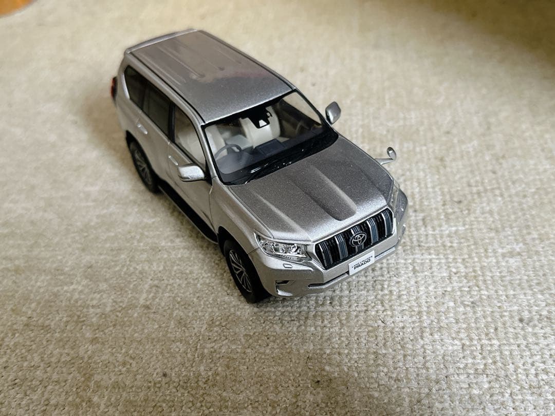 トヨタ　ランドクルーザープラド　　カラーサンプルミニカー　シルバーメタリック