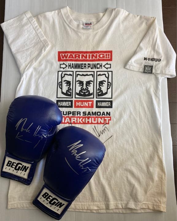 マーク・ハント 直筆サイン入りグローブ/Tシャツ