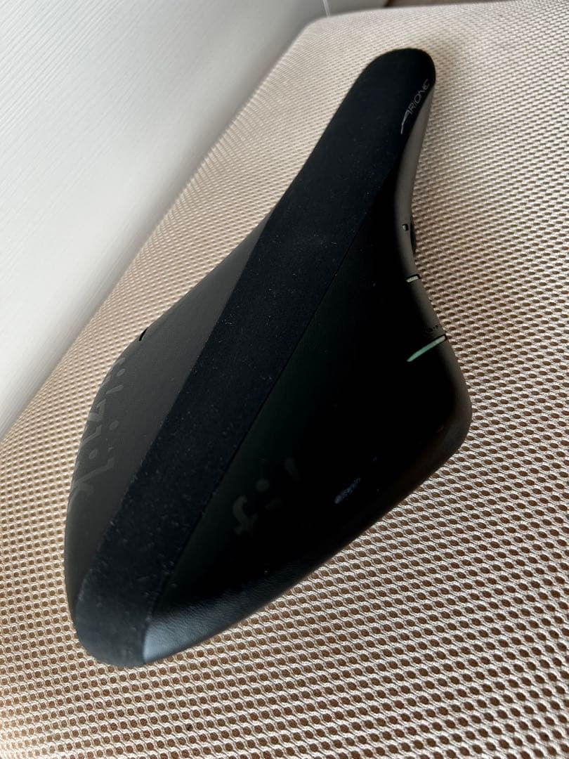 Fizik ARIONE R1フィジーク カーボンレール サドル チェレステ