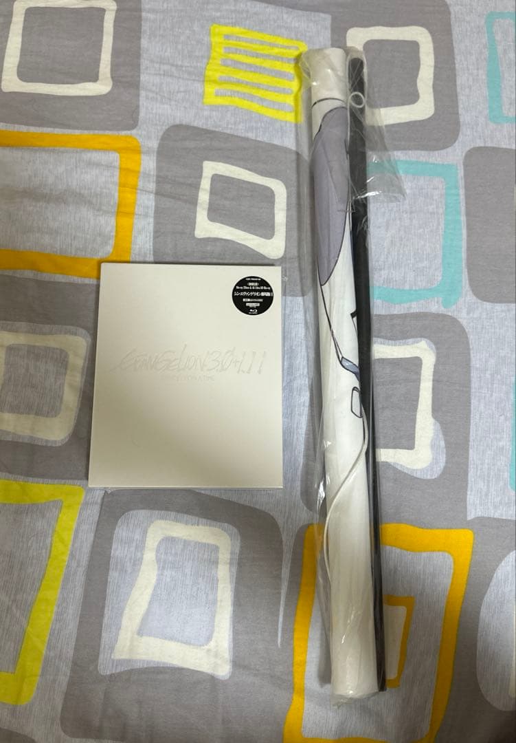 シン・エヴァンゲリオン劇場版　【初回限定版】(Blu-ray と特典タペストリー