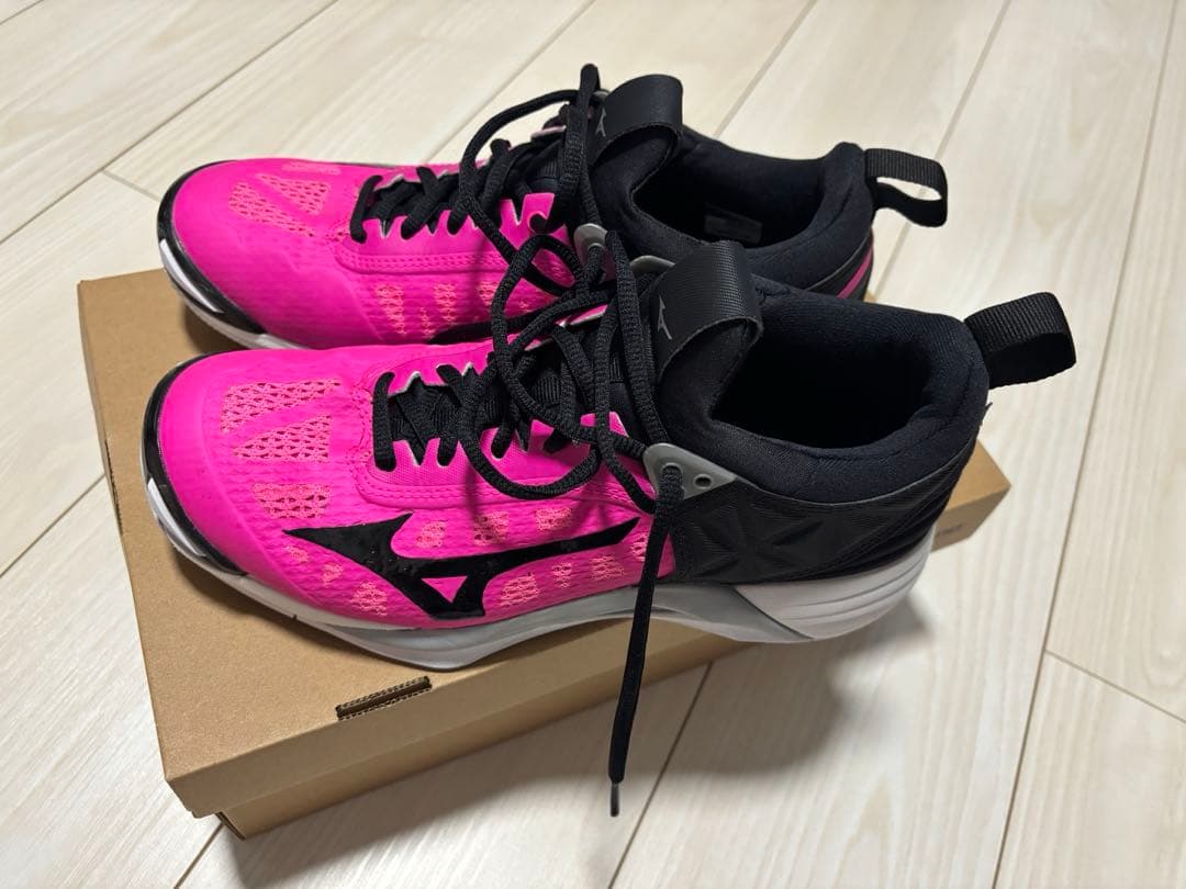 バレーボールシューズ　ミズノ