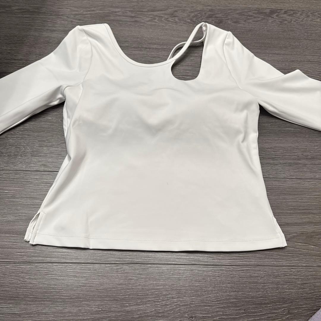 【SUKALA】カップ付きモダンカットアウトロングスリーブ