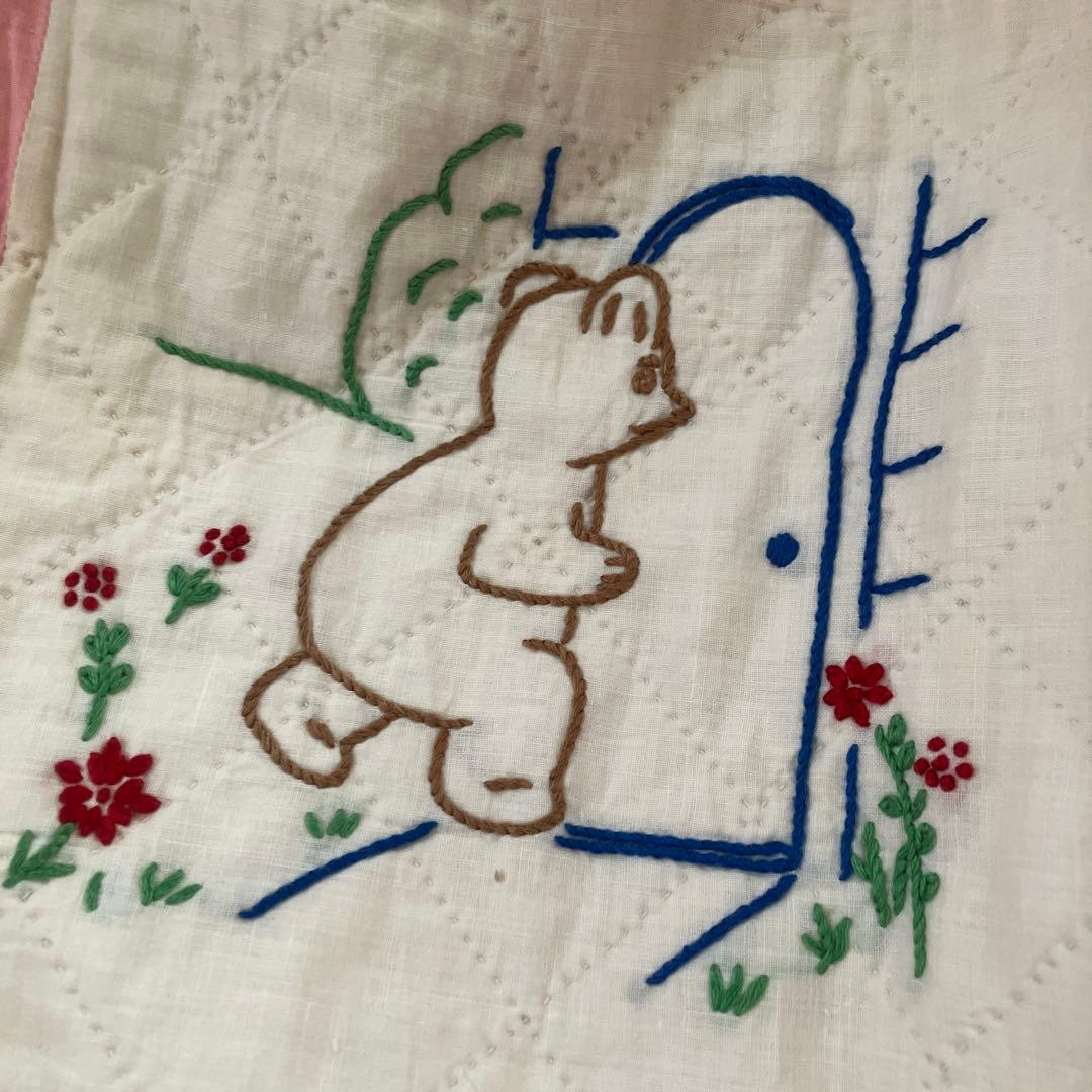 ビンテージ刺繍キルト(スーちゃん他) 172×180位　刺繍部分20角×32個
