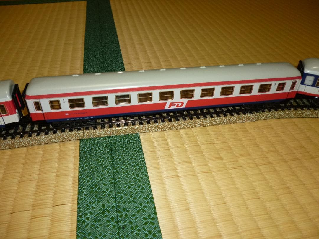 メルクリンHOゲージのアナログ電気機関車と客車4両のセット