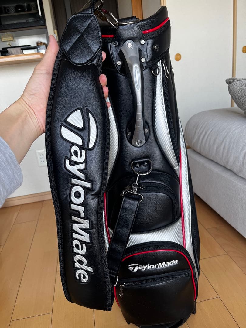 超美品！テーラーメイド　ハイグレード黒キャディバッグ　大きめ　9.5型　レザー調