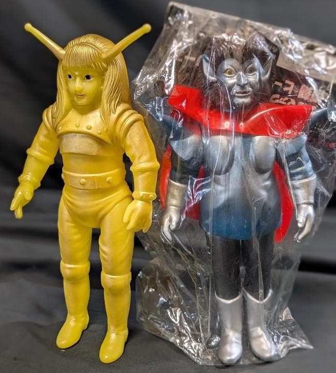 蓄光マグマ大使＆宇宙の帝王ゴア未開封（ブルマァク復刻）ソフビフィギュア２体セット