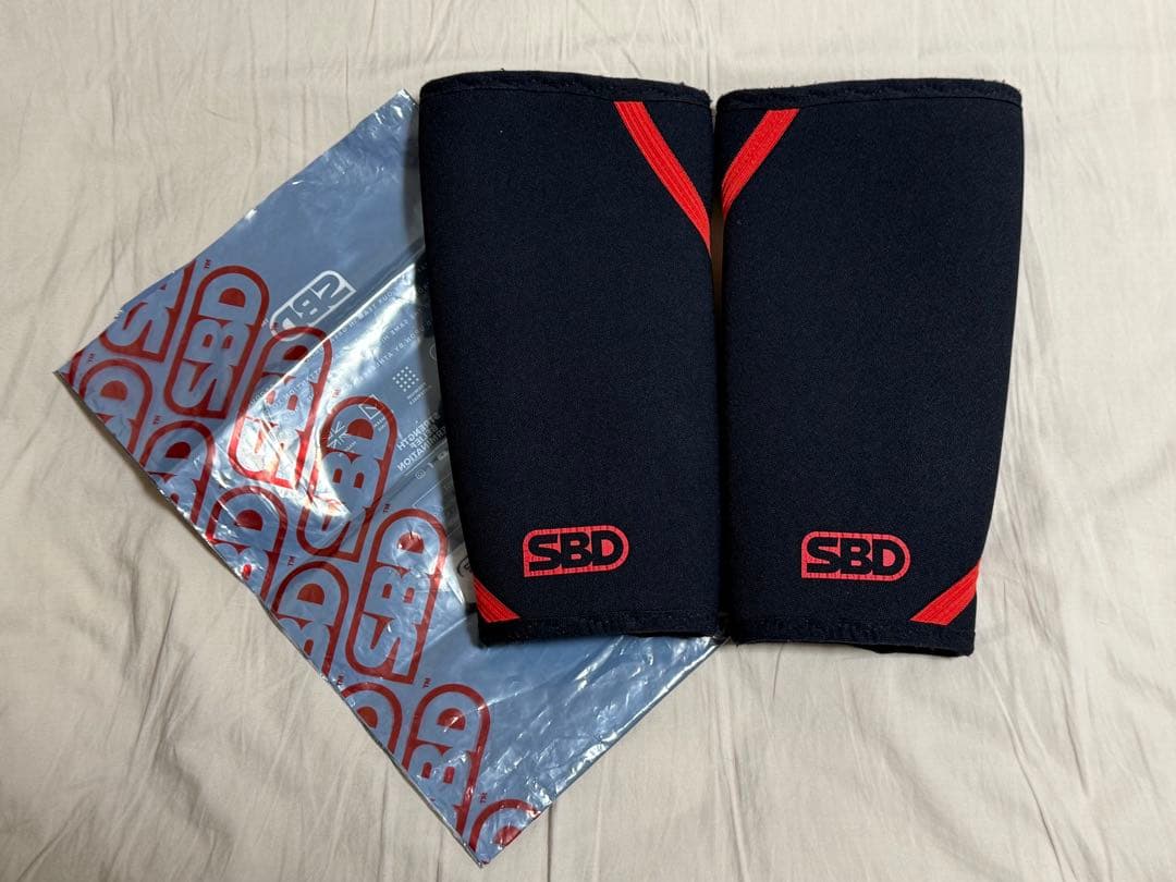 【週末限定価格‼️】新ロゴ SBD ニースリーブ Sサイズ