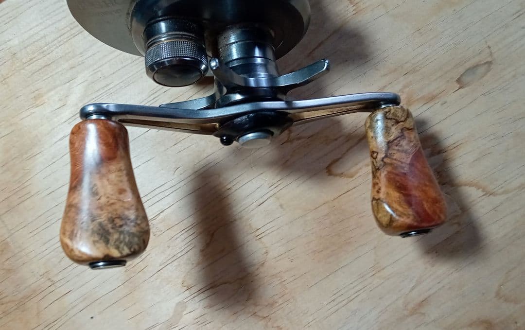 花梨ノブ　シマノ　ダイワ　リールノブ　ハンドルノブ　ベイトフィネス　　紅白青