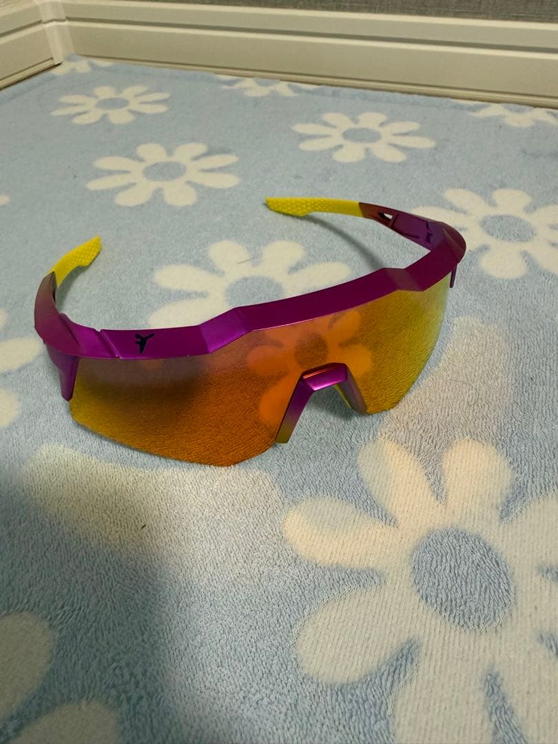 100%サングラスタティスJrモデル　サイズXS